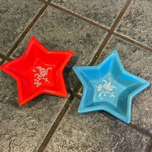 Hallmark Christmas red and white blue holiday star shape treat candy dish set 2